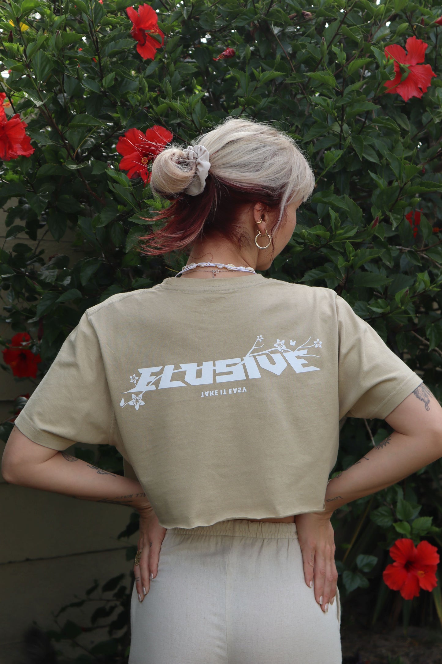 'TAKE IT EASY' Cropped Beige Tee